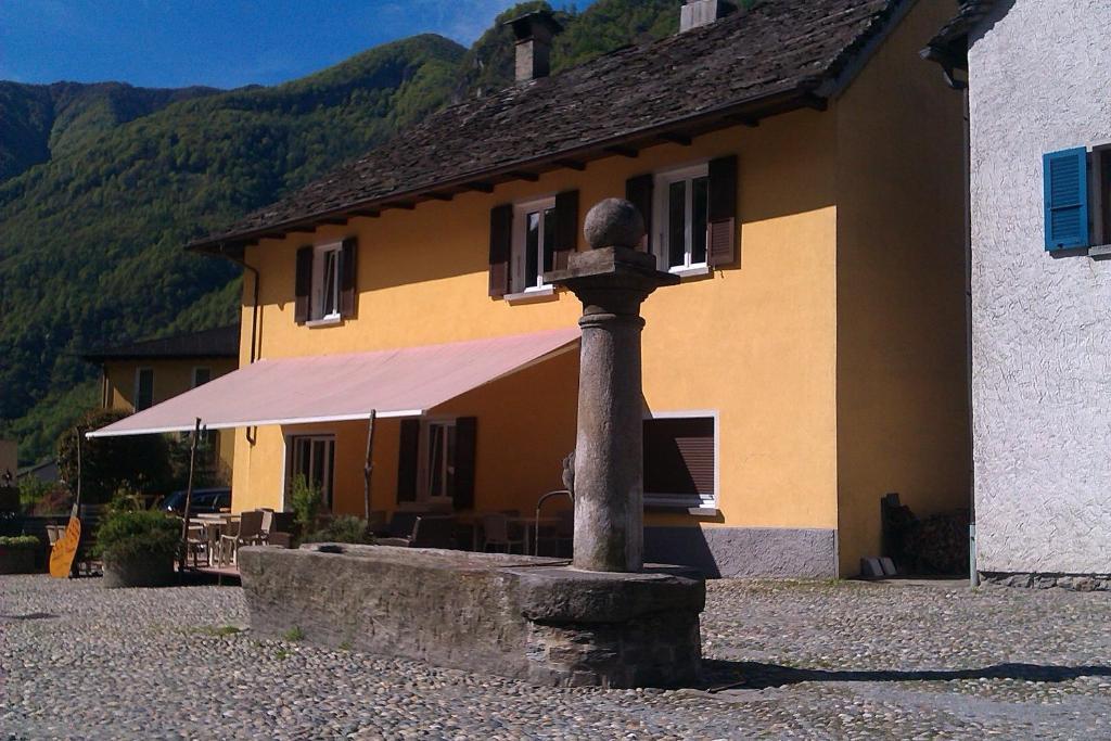Locanda Poncini Maggia Luaran gambar